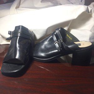 Wild Pair leather Black Open toe chunk heel10